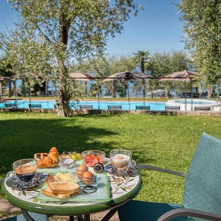 Hotel Eden Torri Del Benaco Buitenkant foto
