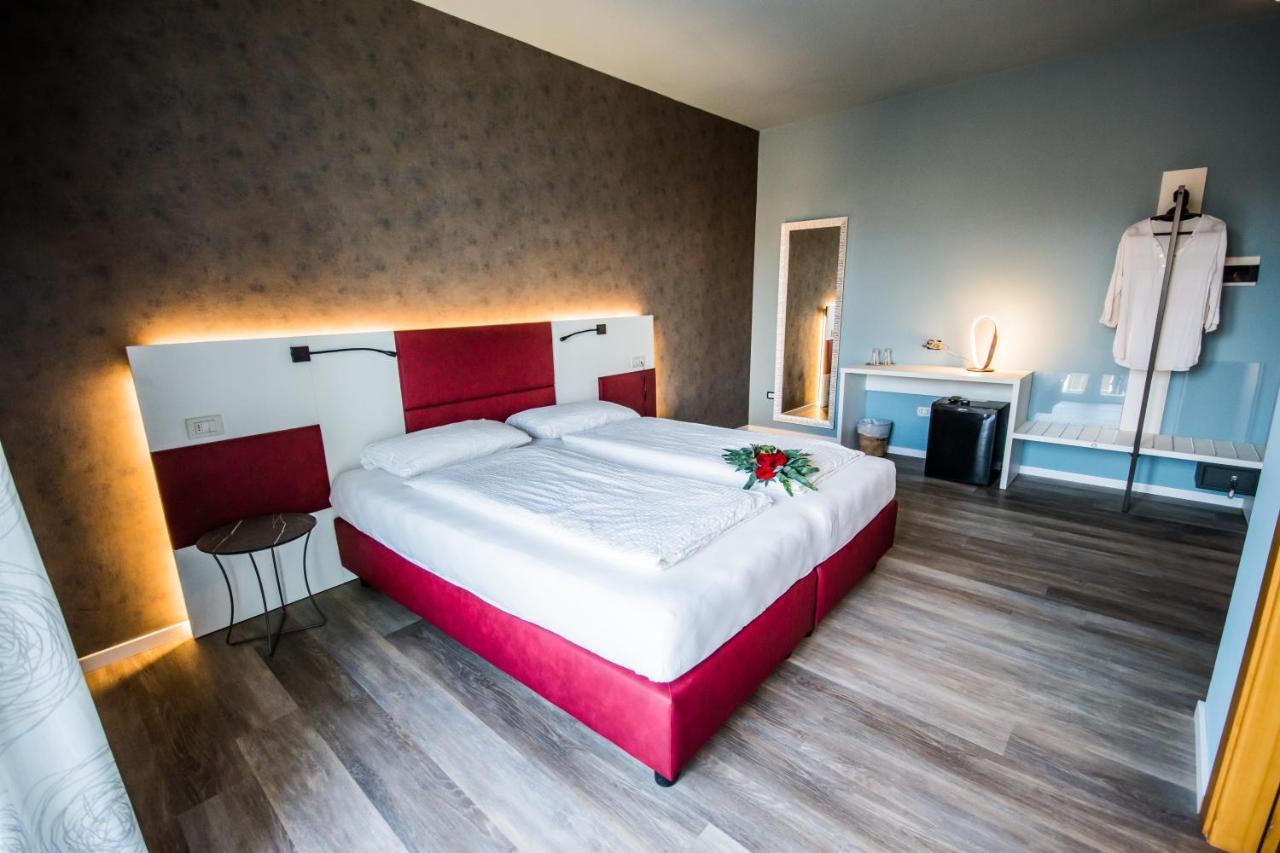 Hotel Eden Torri Del Benaco Buitenkant foto