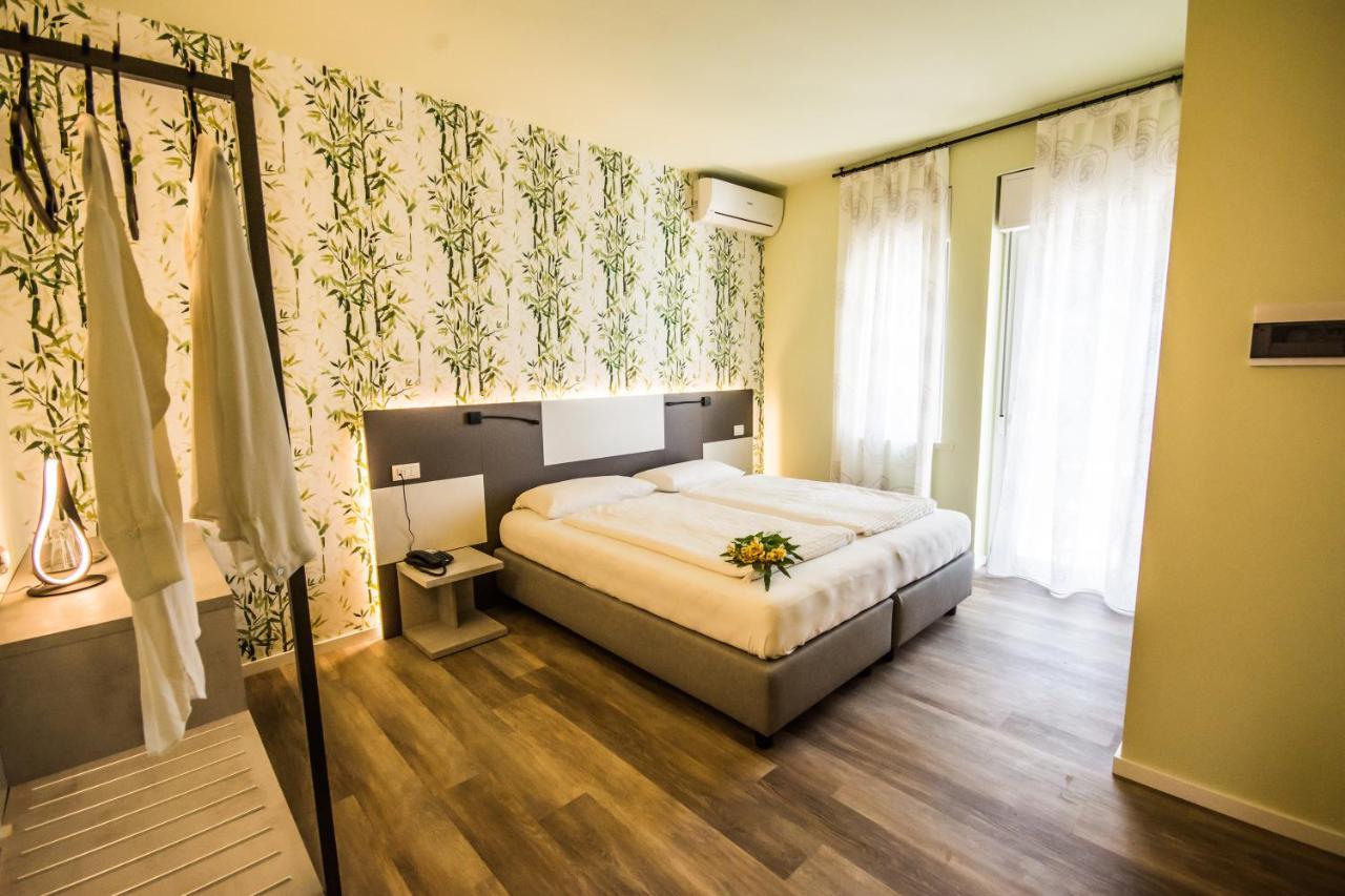 Hotel Eden Torri Del Benaco Buitenkant foto