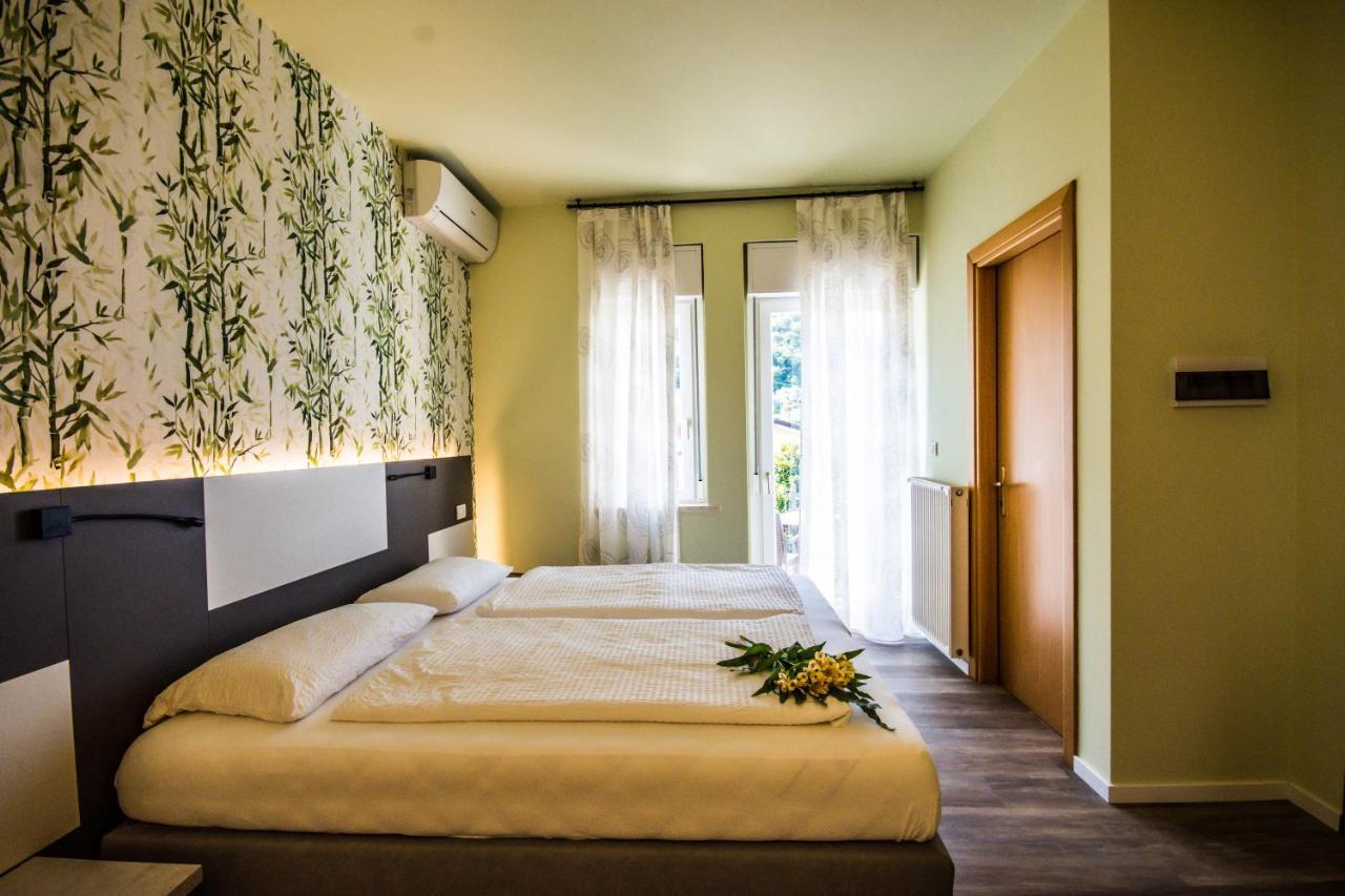 Hotel Eden Torri Del Benaco Buitenkant foto