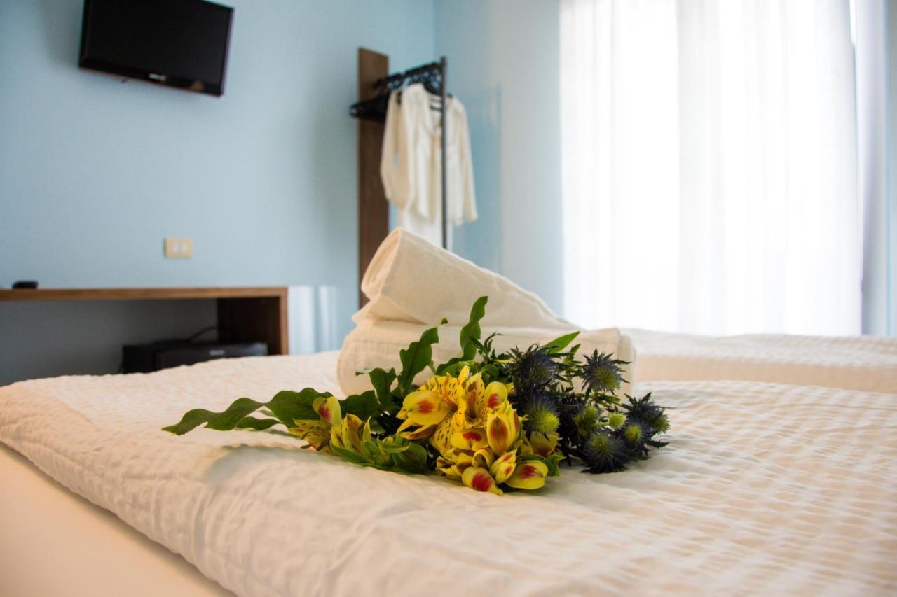 Hotel Eden Torri Del Benaco Buitenkant foto