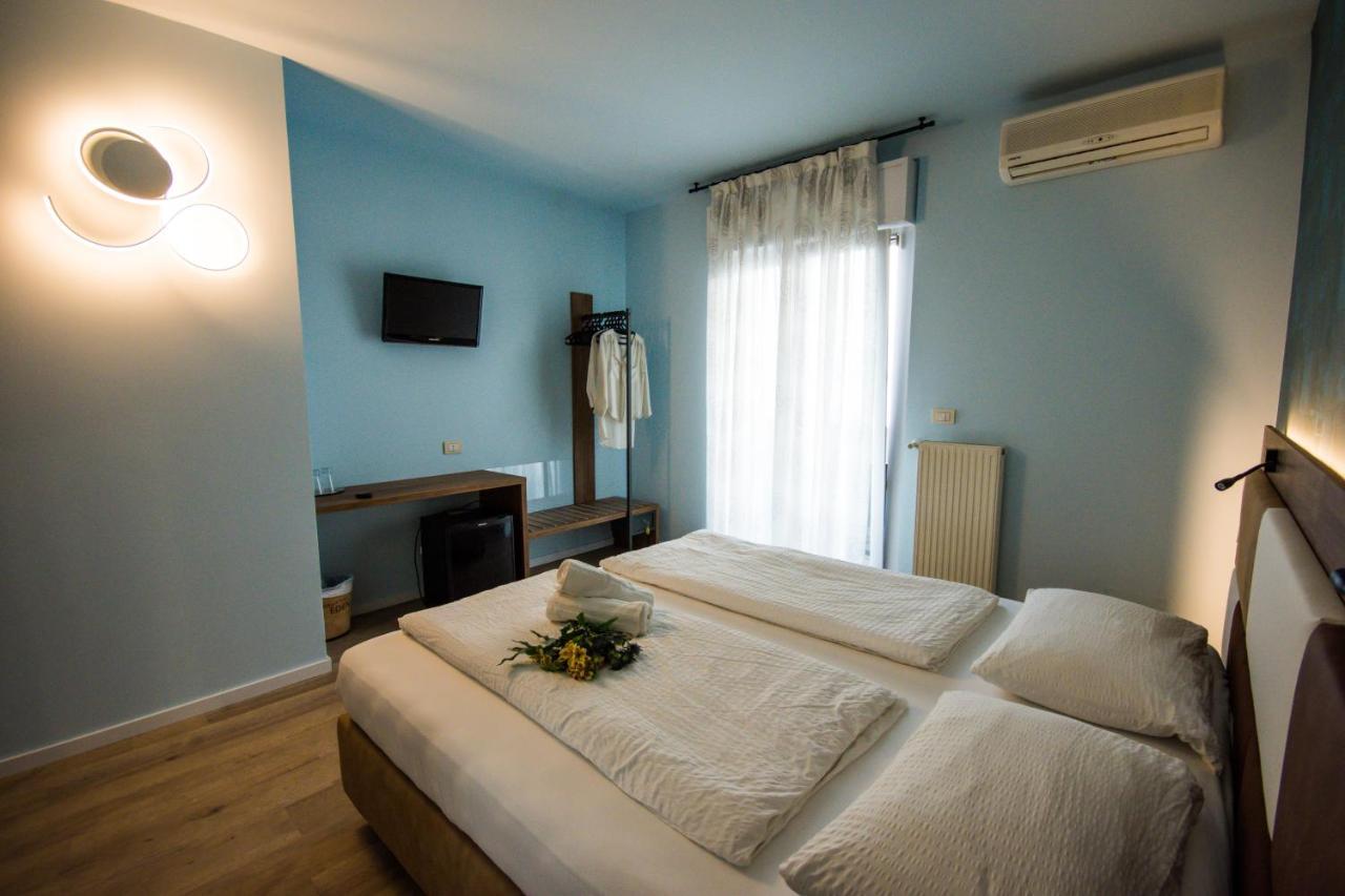 Hotel Eden Torri Del Benaco Buitenkant foto