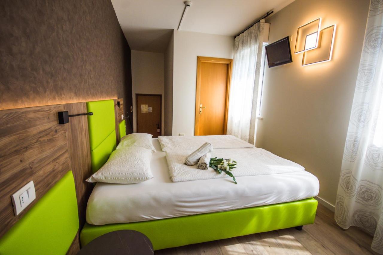 Hotel Eden Torri Del Benaco Buitenkant foto