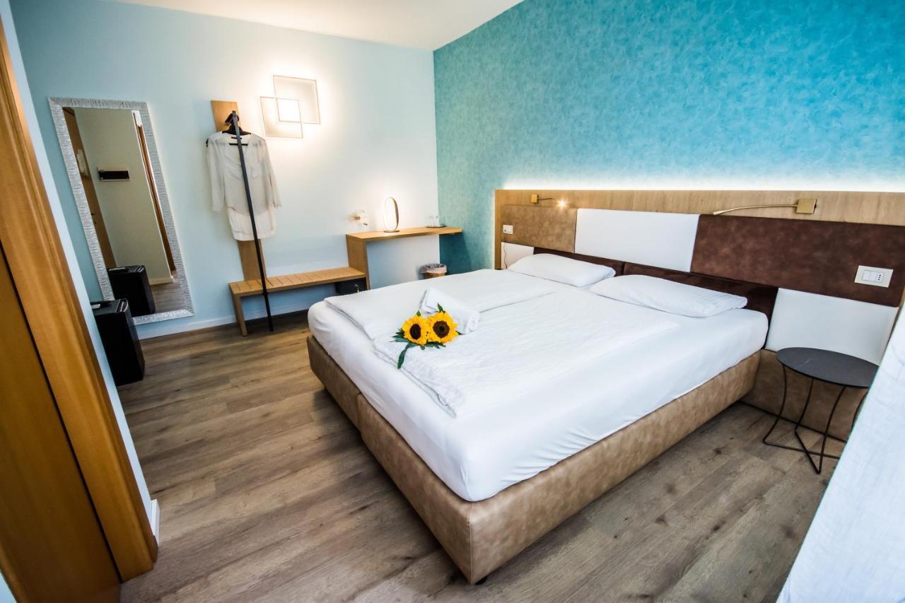 Hotel Eden Torri Del Benaco Buitenkant foto