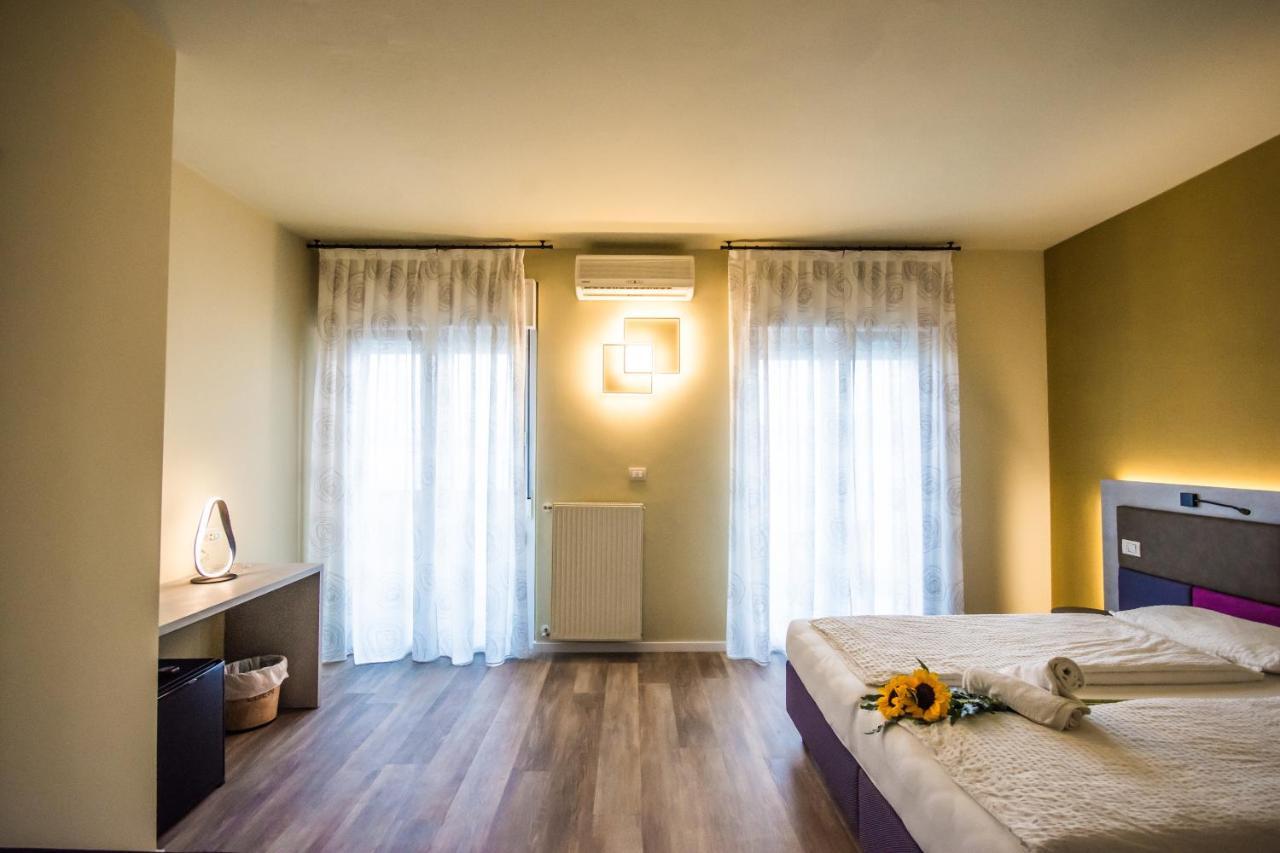 Hotel Eden Torri Del Benaco Buitenkant foto