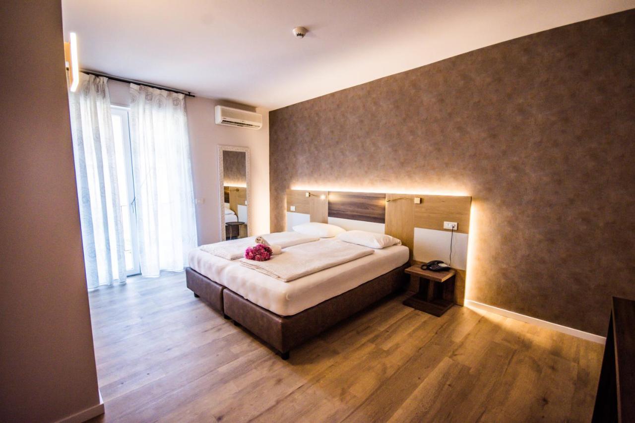 Hotel Eden Torri Del Benaco Buitenkant foto