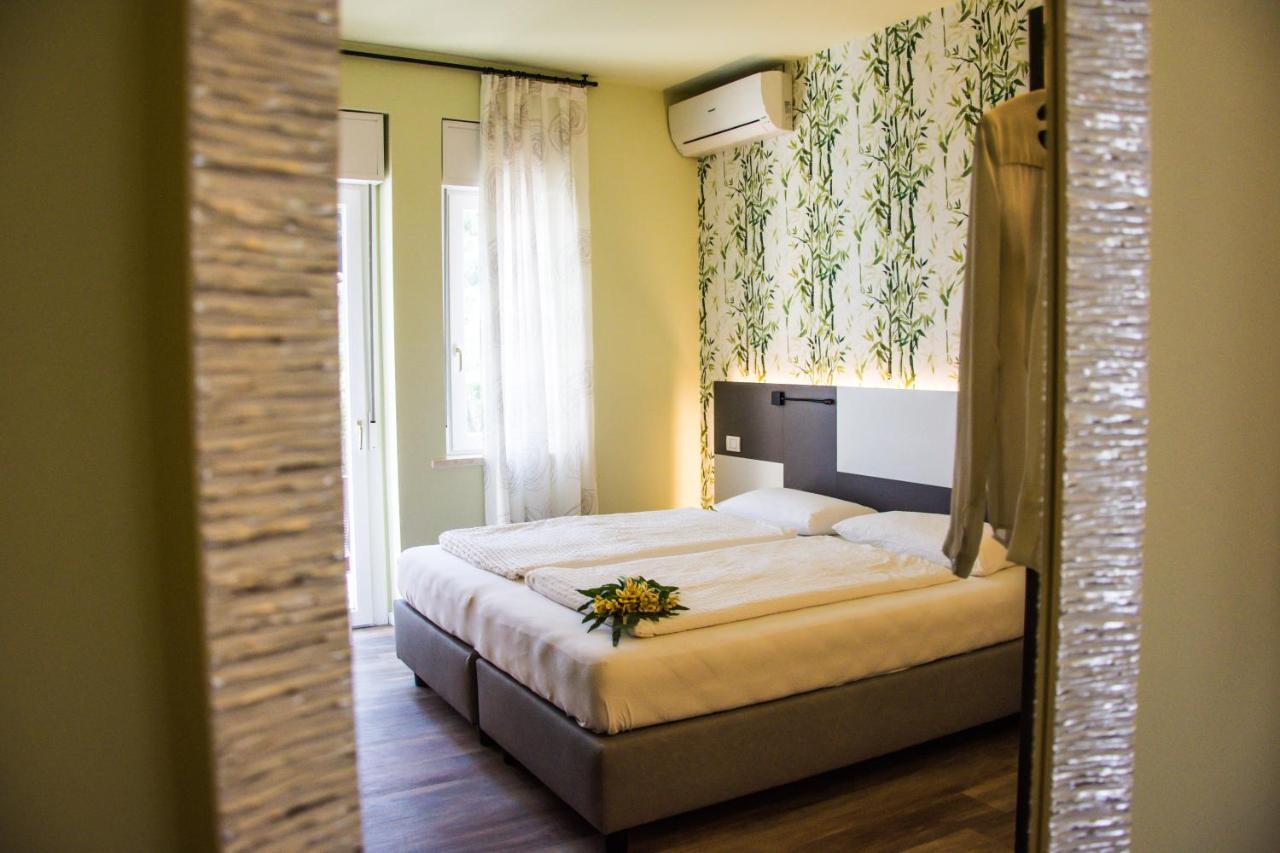 Hotel Eden Torri Del Benaco Buitenkant foto
