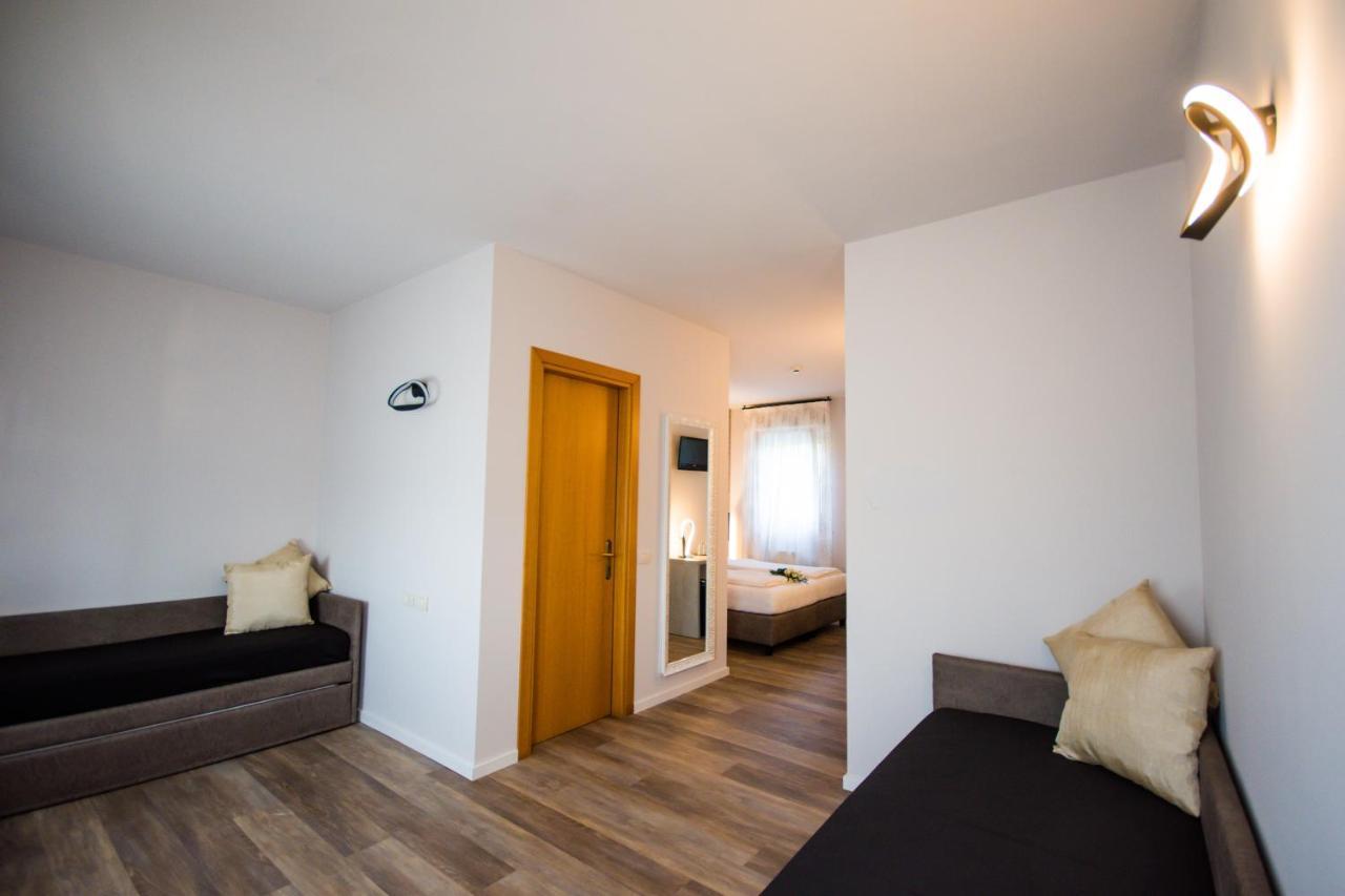 Hotel Eden Torri Del Benaco Buitenkant foto