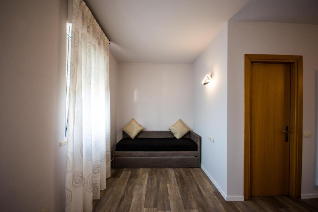 Hotel Eden Torri Del Benaco Buitenkant foto