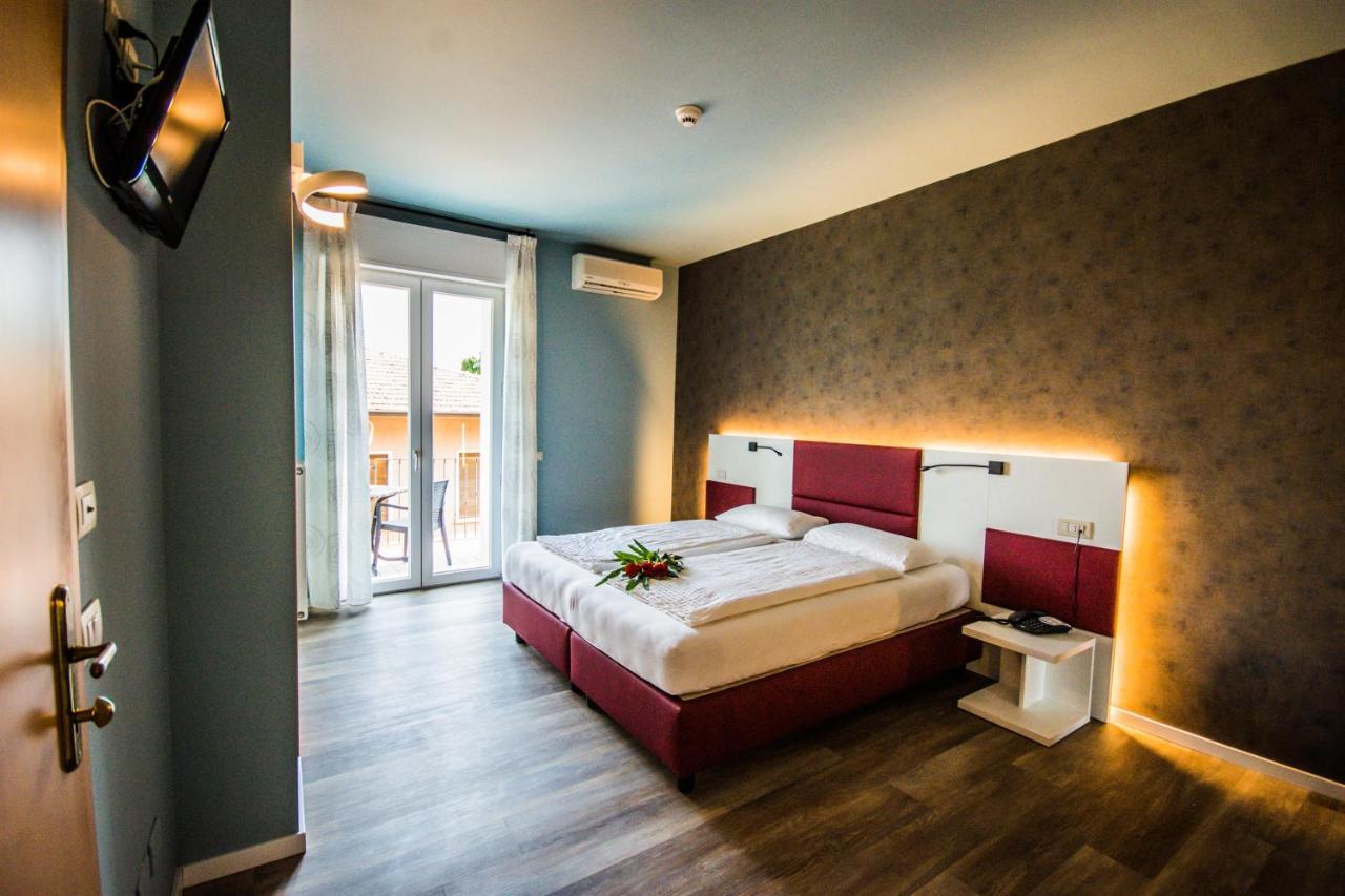 Hotel Eden Torri Del Benaco Buitenkant foto