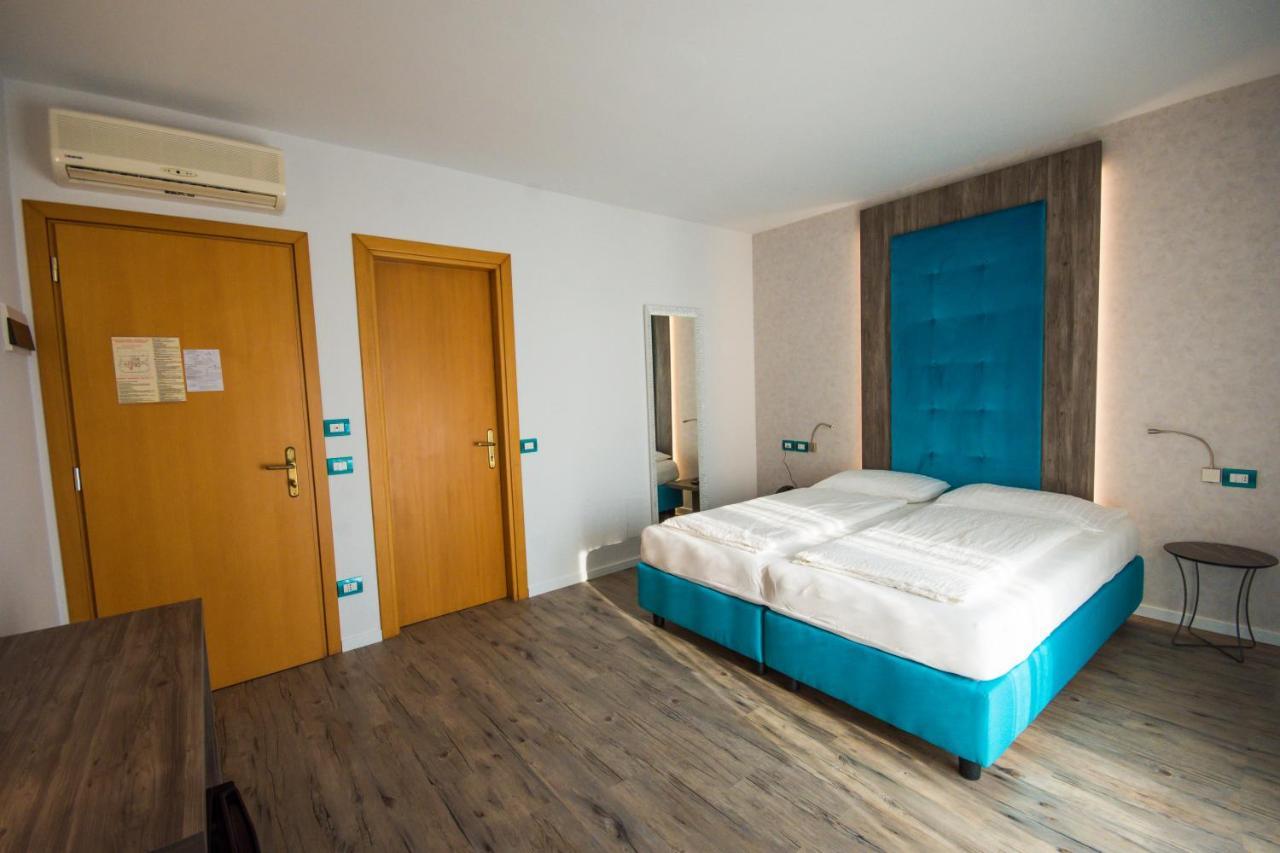 Hotel Eden Torri Del Benaco Buitenkant foto
