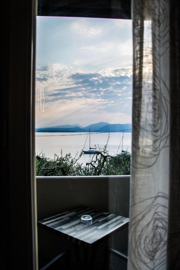 Hotel Eden Torri Del Benaco Buitenkant foto