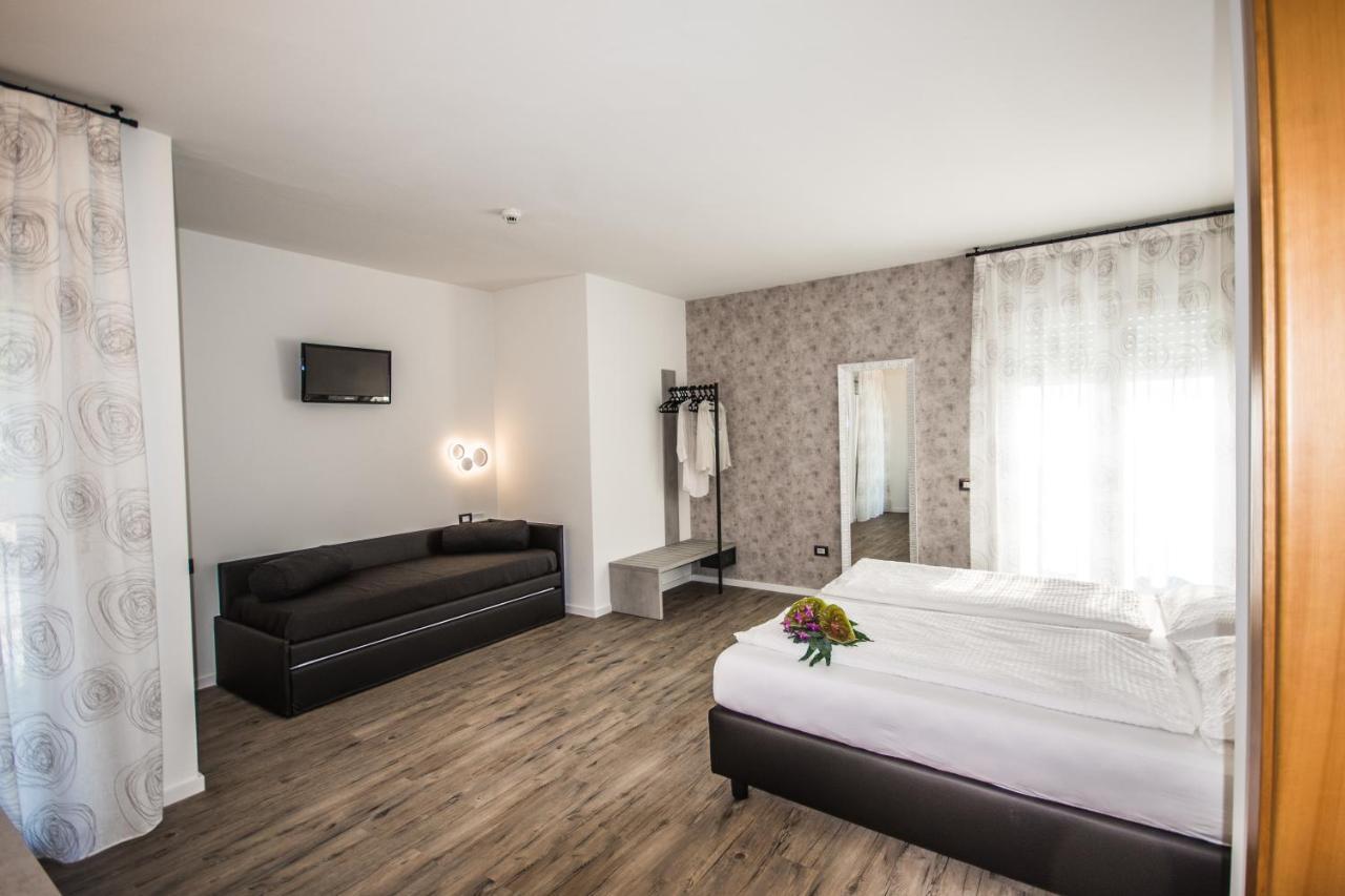 Hotel Eden Torri Del Benaco Buitenkant foto