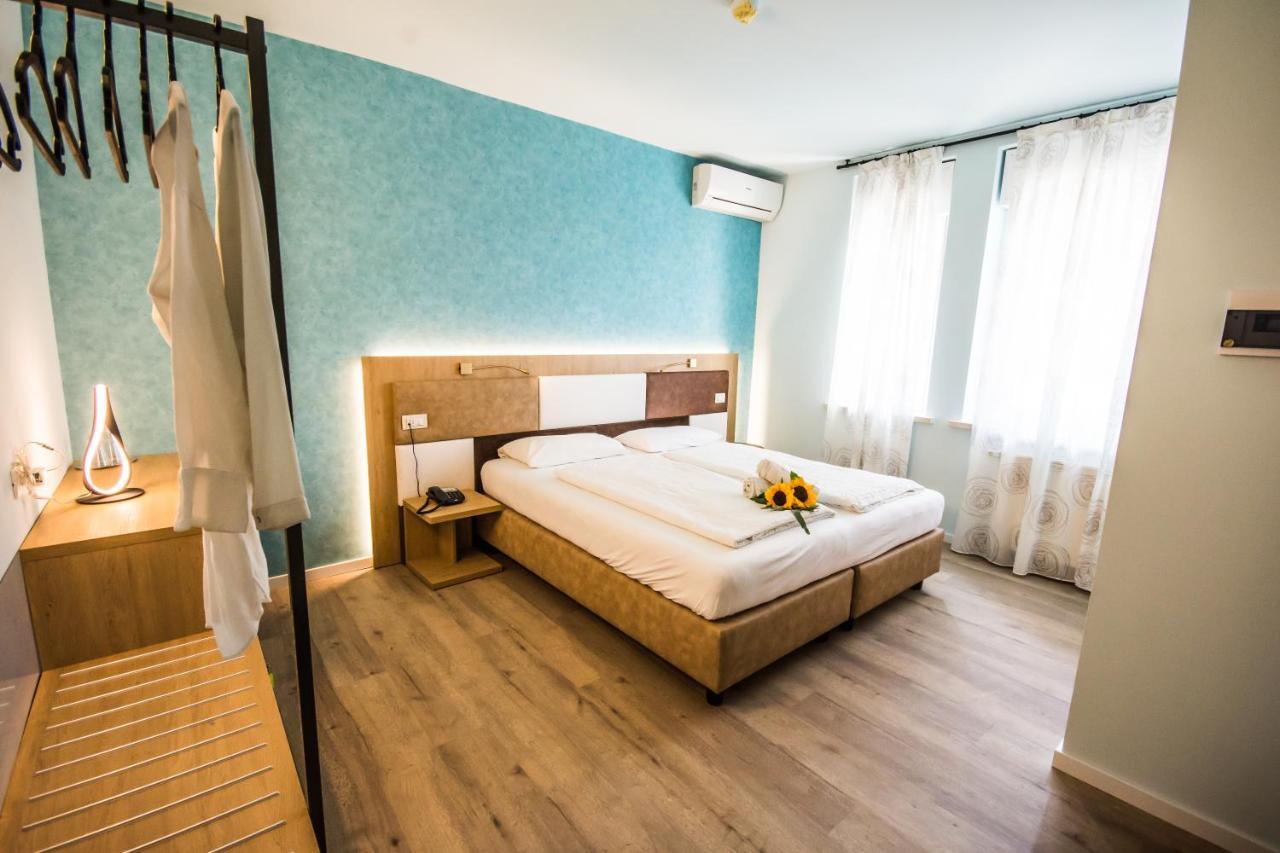 Hotel Eden Torri Del Benaco Buitenkant foto