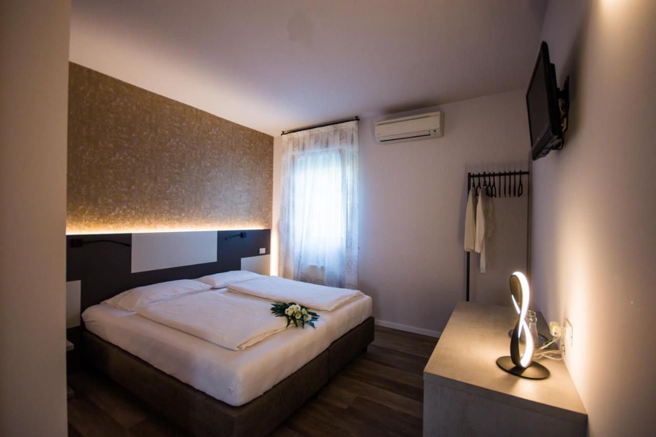 Hotel Eden Torri Del Benaco Buitenkant foto