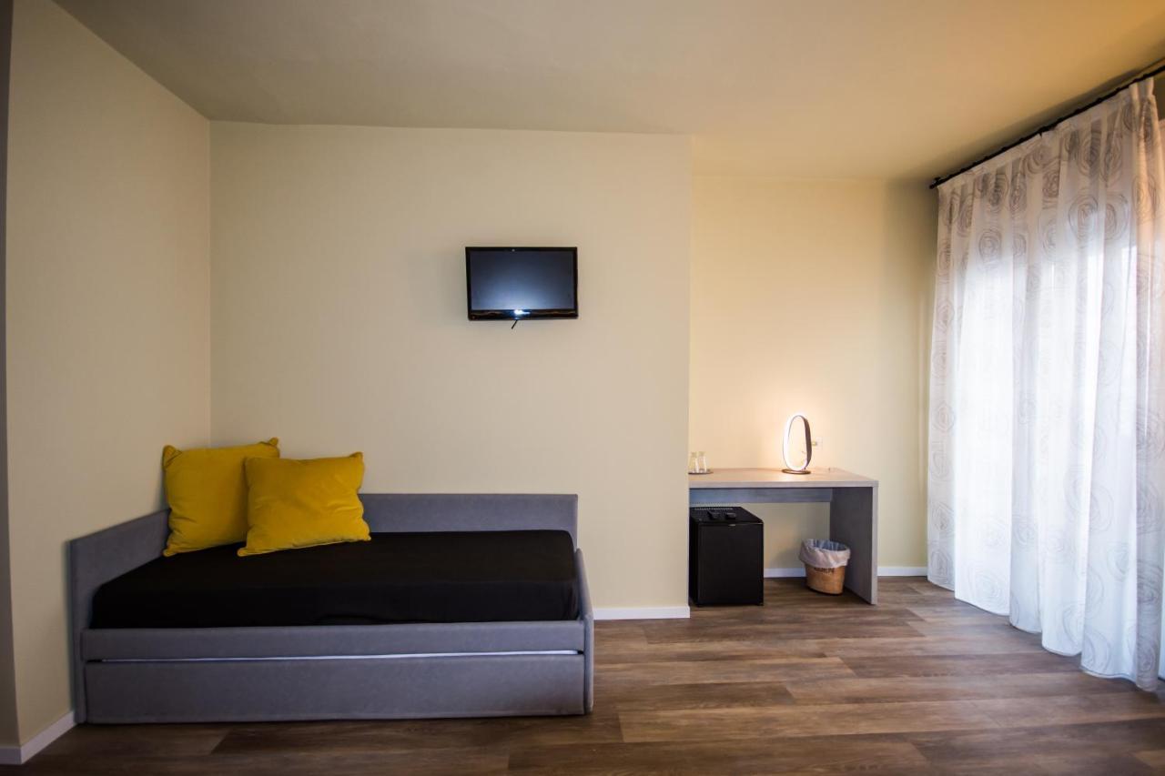 Hotel Eden Torri Del Benaco Buitenkant foto