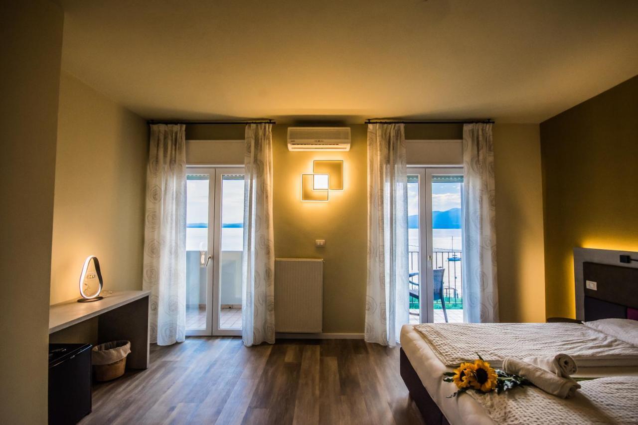 Hotel Eden Torri Del Benaco Buitenkant foto