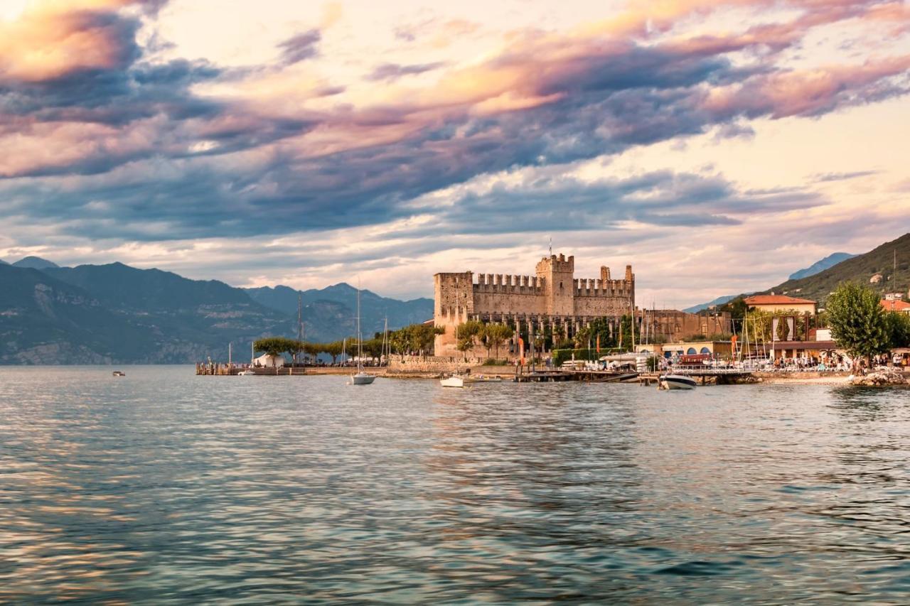 Hotel Eden Torri Del Benaco Buitenkant foto