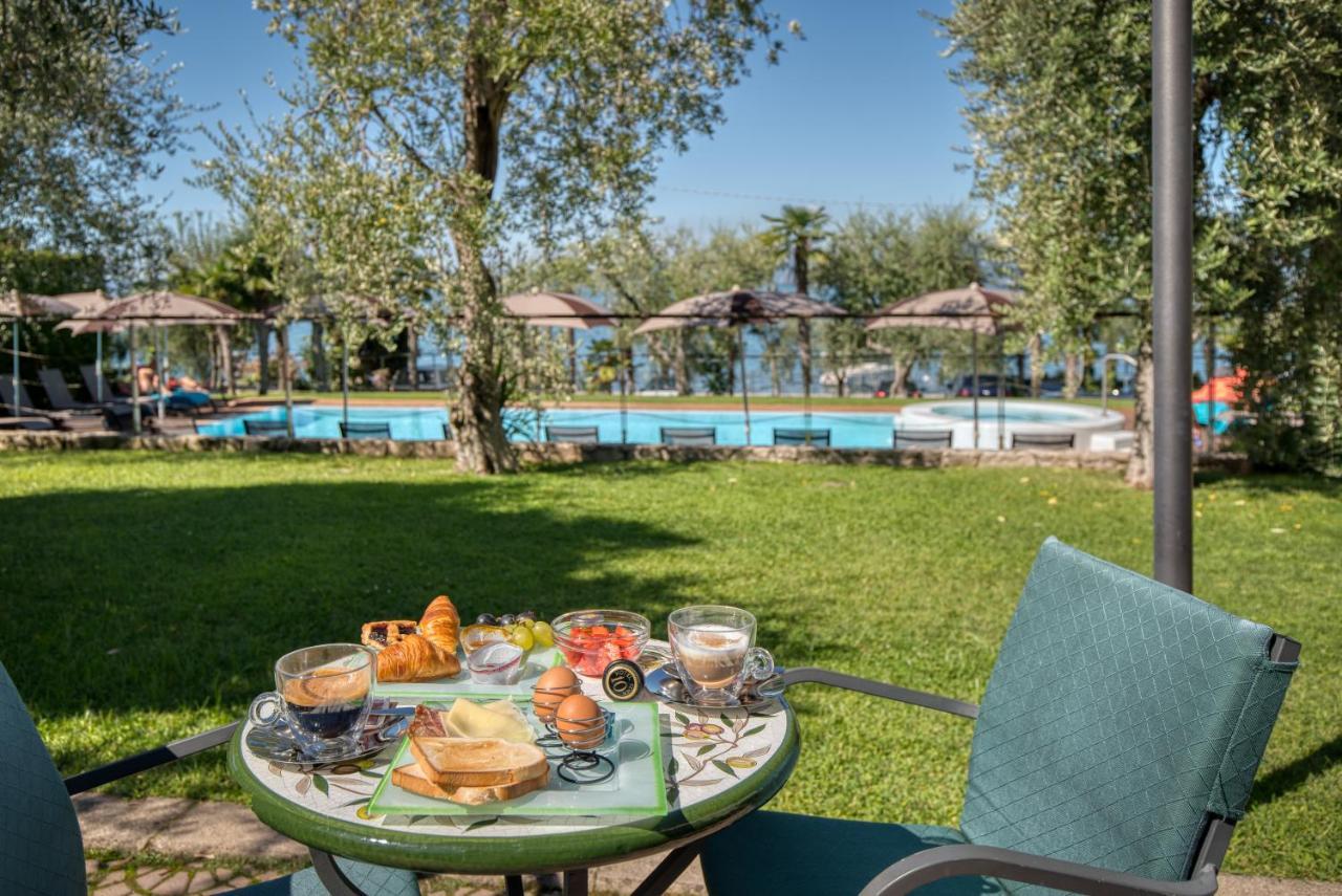 Hotel Eden Torri Del Benaco Buitenkant foto