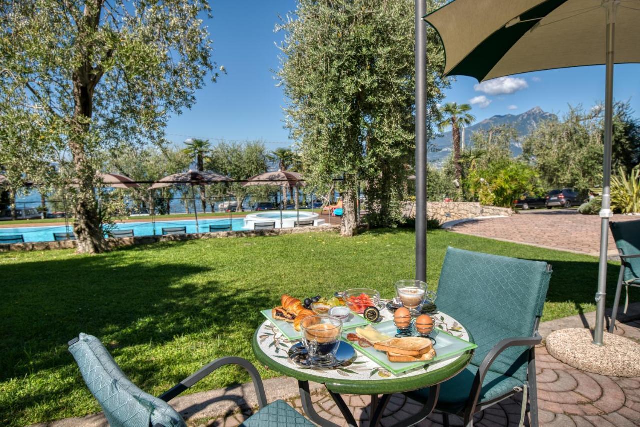 Hotel Eden Torri Del Benaco Buitenkant foto