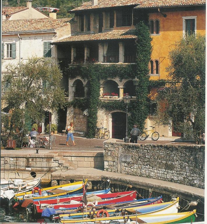 Hotel Eden Torri Del Benaco Buitenkant foto