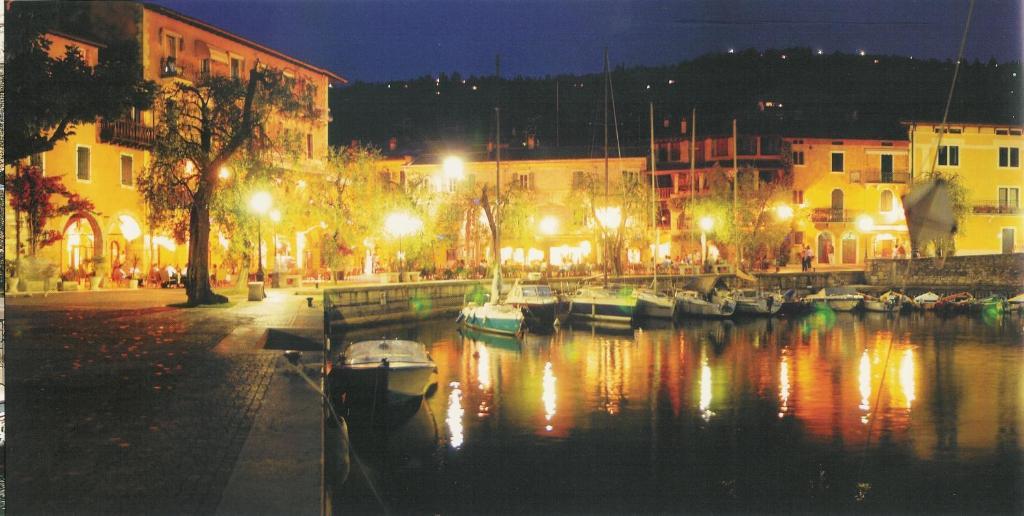 Hotel Eden Torri Del Benaco Buitenkant foto